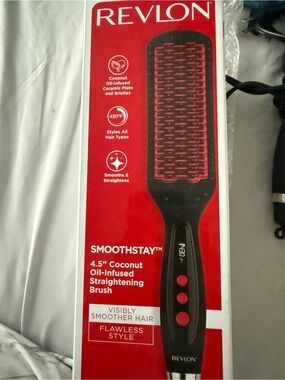 Revlon SmoothStay Coconut Oil-Infused Straightening Brush — Black & Red